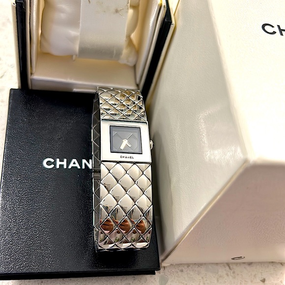Pristine Chanel Matelasse Watch w/original box,case,certificate of authenticity - Picture 16 of 16